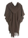 50er Boho-Strickponcho mit Kapuze, Knöpfen und Fransen