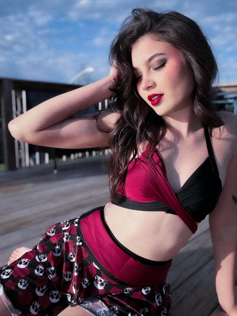 Schwarz & Rot 1980er Gothic Schädel Rose Halfter Rock Bikini Set
