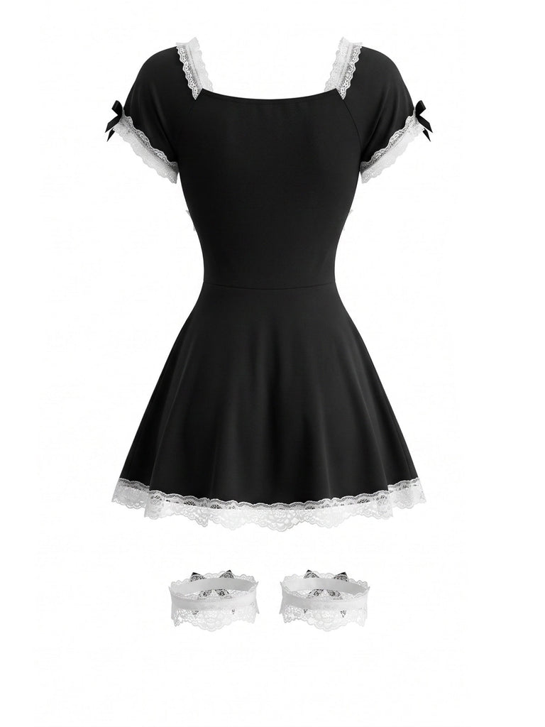 Schwarzes 80er Dienstmädchenkleid mit Schleife und Strumpfbändern
