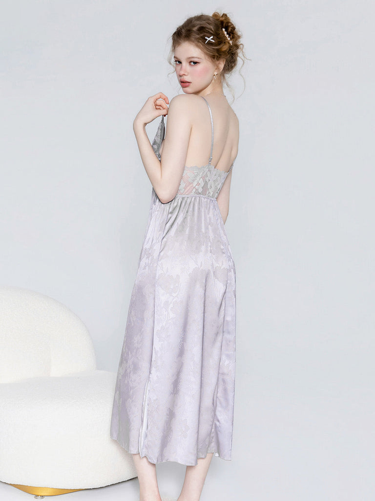 Lila 40er Satin-Nachthemd mit Blumen und Schmetterling