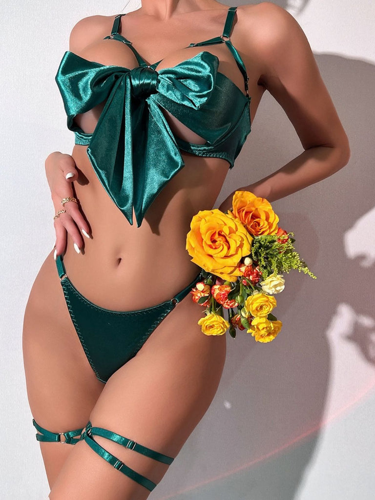 Grünes 30er Dessous-Set mit Schleife und Cut-out