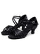 Satin-Pumps mit Trägern und Schnalle