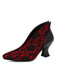 Pumps mit Spitze und Kittenabsatz