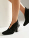 Pumps mit Spitze und Kittenabsatz