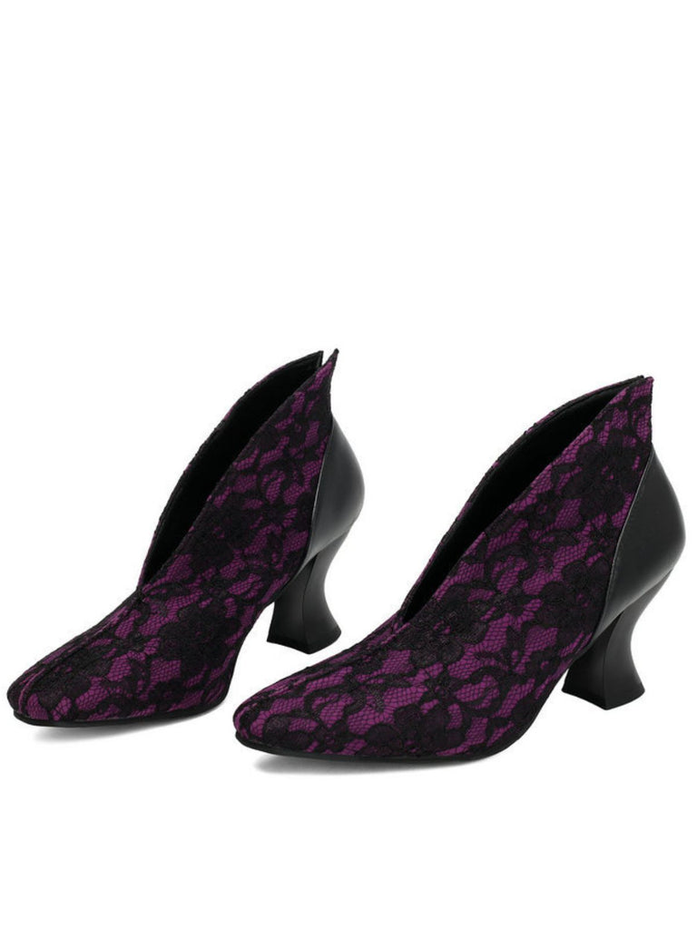 Pumps mit Spitze und Kittenabsatz