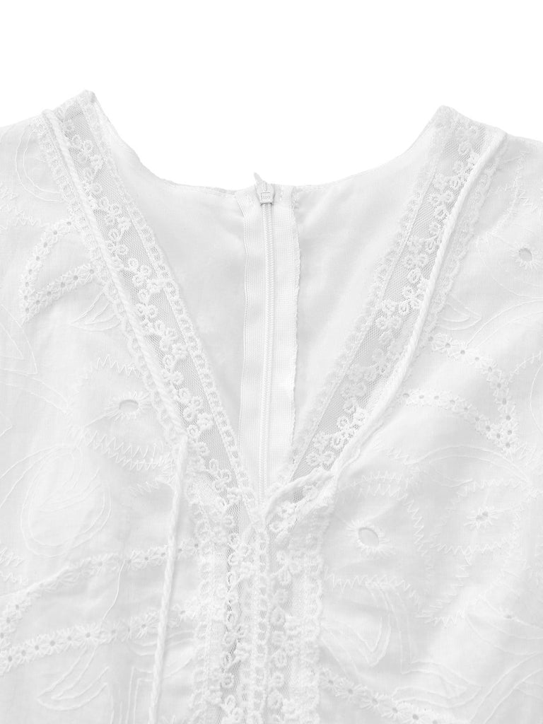 Nahaufnahme eines weißen Spitzenkleidungsstücks vor weißem Hintergrund