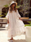 70er Boho-Kleid mit schulterfreiem Design, Spitze und Stufenrock in Weiß