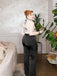 SCHWARZER WEISSER BLUMEN JUMPSUIT MIT HALFTERRIEMEN