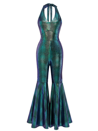 Metallicgrüner und blauer Jumpsuit auf weißem Hintergrund