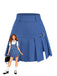 Blauer Faltenrock mit einer Comicfigur, die ihn trägt, vor weißem Hintergrund