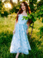 Hellblaues 40er Kleid mit Blumenmuster und eckigem Ausschnitt