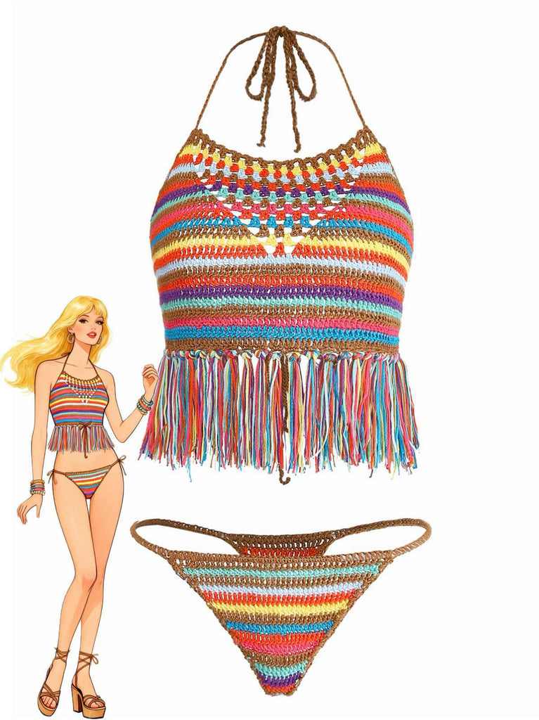 Ein gehäkeltes Bikini-Set im Bohème-Stil mit einem gestreiften, mehrfarbigen Neckholder-Oberteil mit langen Fransen und passendem Höschen mit seitlichen Bindebändern.