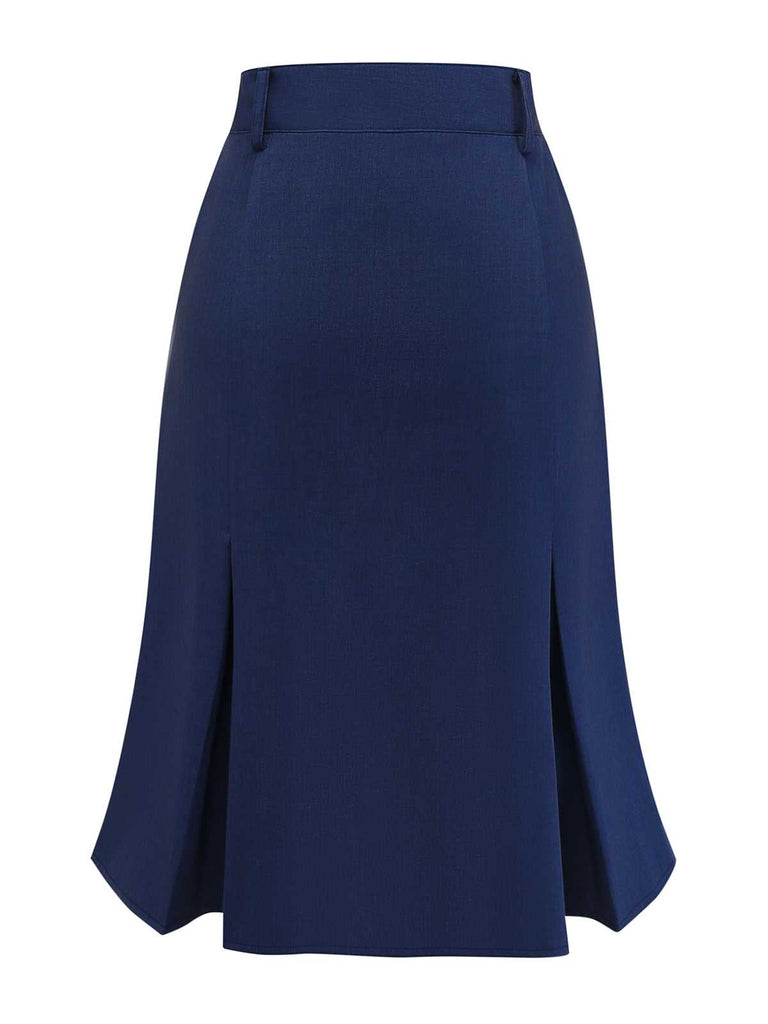 Rückansicht des hochtaillierten, marineblauen Rocks, die die glatte Passform und den ausgestellten Saum zeigt.