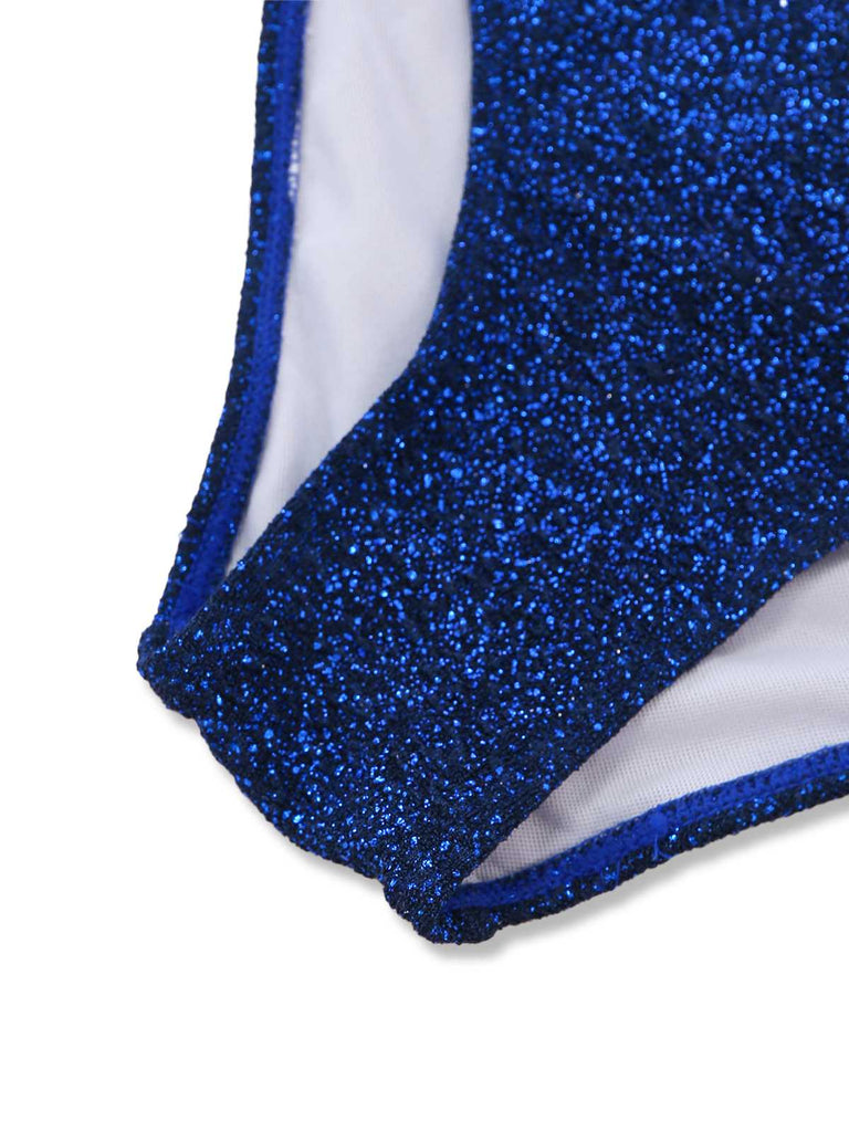 Nahaufnahme der hochgeschnittenen Hose, die die glitzernde Außenseite und das weiche, weiße Innenfutter zeigt.