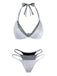 Ein zweiteiliges, silberfarbenes, schillerndes Bikini-Set mit Neckholder-Oberteil und Höschen mit doppelten Trägern und schwarzem Netzbesatz.