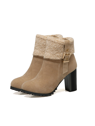 RETRO PLUS – KURZE STIEFEL AUS SAMT MIT DICKEM ABSATZ
