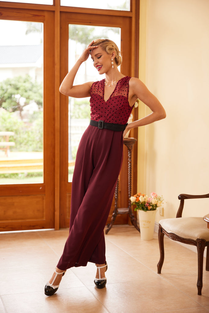 WEINROTER JUMPSUIT MIT GEPUNKTETEM GÜRTEL