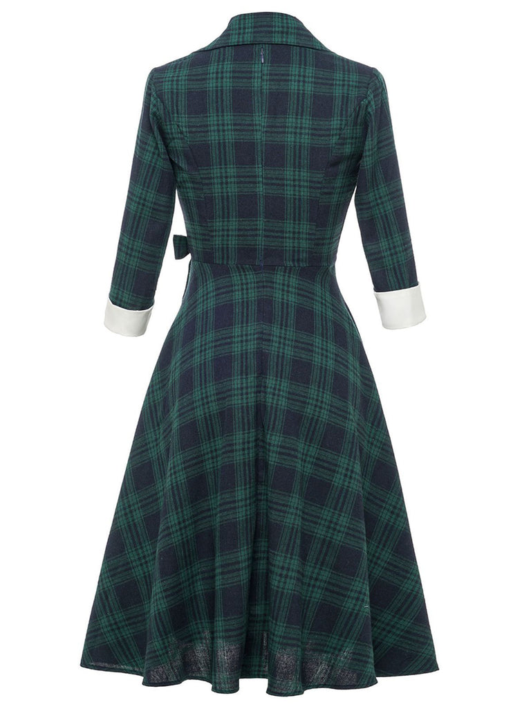 GRÜNES SCHWINGENDES KLEID MIT KAROMUSTER