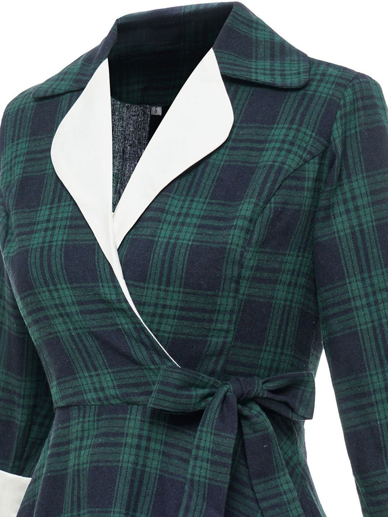 GRÜNES SCHWINGENDES KLEID MIT KAROMUSTER