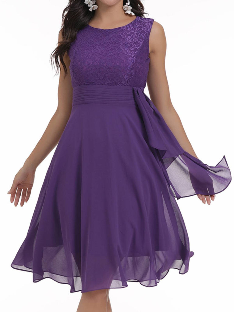 ÄRMELLOSES SWING-KLEID AUS EINER EINFACHER SPITZE