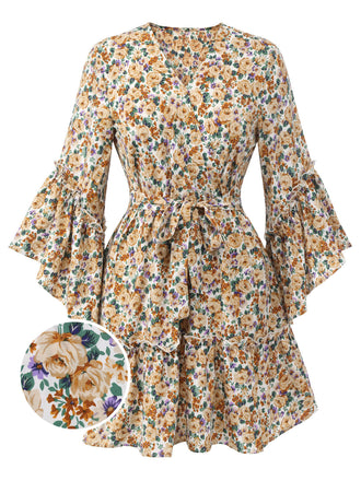 1960er Ausgestelltes Kleid mit langen Ärmeln und Gürtel mit Blumenmuster