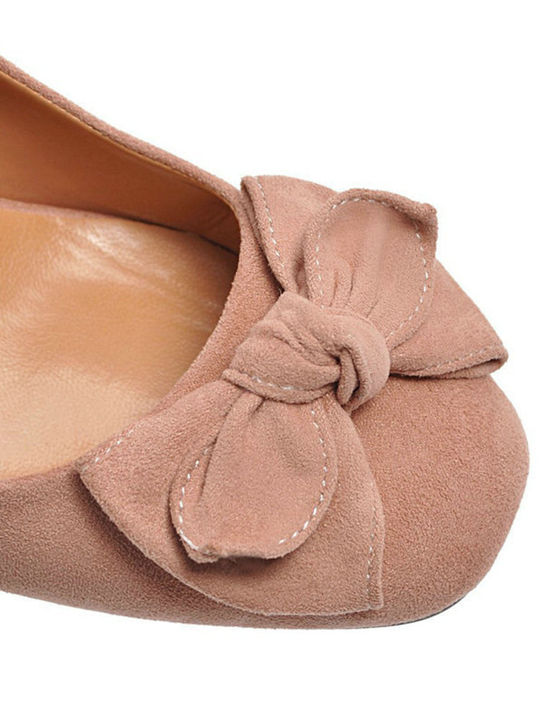 EINFARBIGE SCHUHE MIT SCHLEIFENKNOTEN UND KEILABSATZ