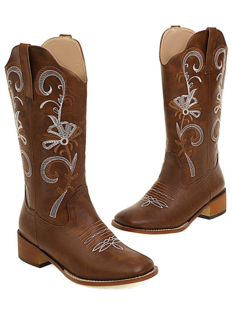 LANGE STIEFEL AUS BESTICKTEM LEDER